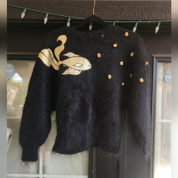 Vintage  Lucky Fish Sewater‎ - Picture 1 of 3